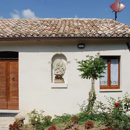 Hébergement de vacances Quaint Farmhouse In Barchi With Garden, Bbq, Fireplace