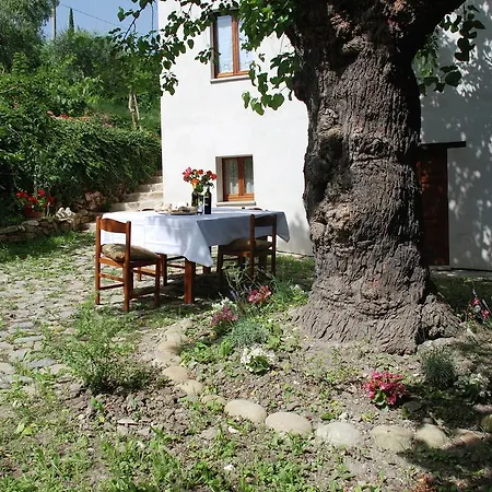 Hébergement de vacances Quaint Farmhouse In Barchi With Garden, Bbq, Fireplace *