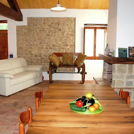 Hébergement de vacances Quaint Farmhouse In Barchi With Garden, Bbq, Fireplace