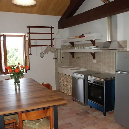 Quaint Farmhouse In Barchi With Garden, Bbq, Fireplace Hébergement de vacances