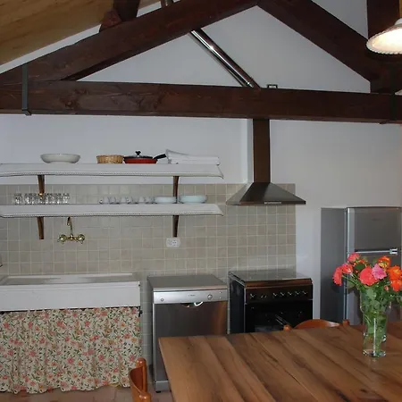 Hébergement de vacances Quaint Farmhouse In Barchi With Garden, Bbq, Fireplace *